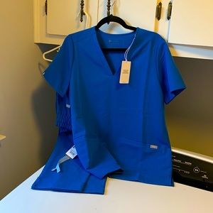 NWT M Womens FIGS scrubs set